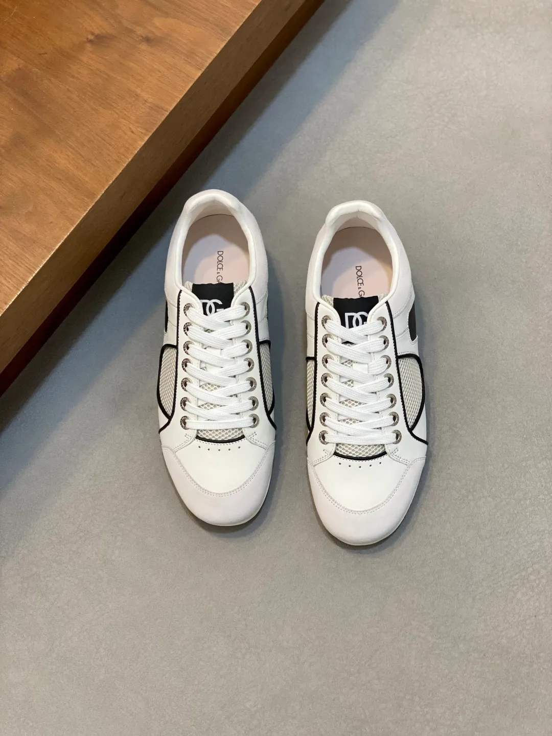 Men's shoes💰740 Dolce&Gabbana DG Cushion calfskin skate shoes｜Embellished with DG logo｜Lightweight, grippy two-tone TPU outsole adopts innovative design to provide excellent performance｜Jacquard label adds timeless style｜Original imported cowhide｜Multiple material splicing design｜Imported cowhide lining Cowhide foot pads｜Original TPU two-color elastic outsole Size: 39-44 (customized at 38.45.46)
